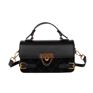 Schwarze Retro-Umhängetasche aus Leder und Samt mit goldfarbenem Metallverschluss