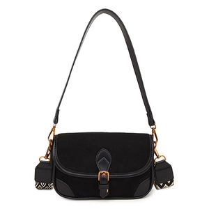 Schwarze Retro-Baguette-Tasche mit breitem Webriemen und goldener Metallschnalle