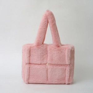 Borsa tote rosa in peluche per donna con un design minimalista a motivi trapuntati