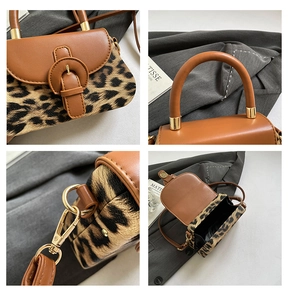 Détails du motif léopard et du cuir marron sur un petit sac à bandoulière vintage