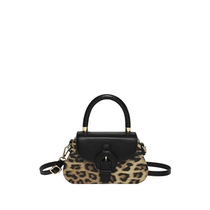 Sac à bandoulière tendance à motif léopard avec rabat en cuir noir et détails dorés brillants