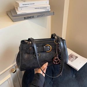 Retro black Boston shoulder bag with gold ring buckle and vintage matte texture