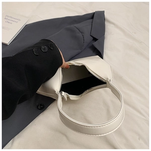 Detail view of the white hobo bag with zip closure and spacious black fabric lining