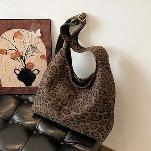 Stylish large leopard print suede shoulder bag for women's autumn commuting