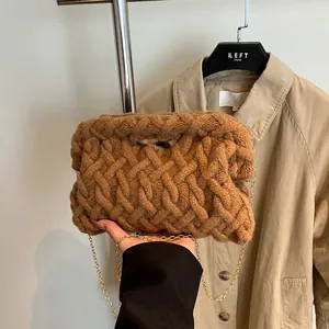 Sac fourre-tout en maille caramel avec chaîne dorée, grand sac à main tressé élégant