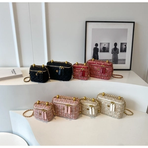Détails de mini sacs à chaîne en tweed noir, rouge, rose et blanc avec pendentifs camélia