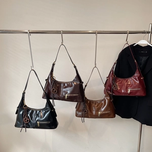 Sac Hobo À Bandoulière En Similicuir Brillant Pour Femmes Sac Sous Les Aisselles Rétro Avec Pendentif Détachable