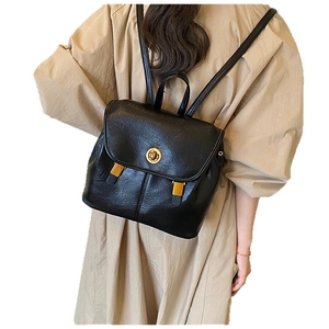 Schwarzer Retro-Lederrucksack mit goldenem Drehverschluss und Vintage-Griff-Design