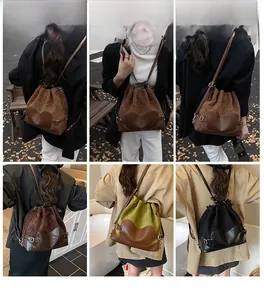 Détail du sac seau polyvalent en daim avec empiècement cœur et bretelles réglables