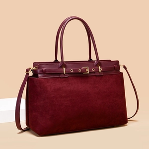 Minimalist burgundy tote bag in matte suede and leather with gold buckle detail