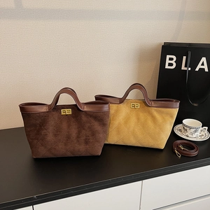 Women Suede PU Leather Handbag Rhombic Quilted Tote Large Capacity Turn Lock Shoulder Bag Vintage Minimalist Urban Style