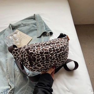 Sac banane imprimé léopard en forme de demi-lune avec bandoulière pour femme