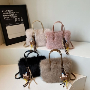 Süße Damen Plüsch Kunstpelz Umhängetasche Kleine Quadratische Tasche Mit Bärenanhänger Mode Herbst Winter