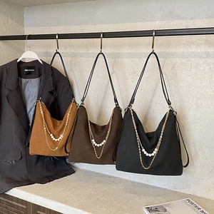 Women Large Capacity Hobo Bag PU Frosted Suede Texture With Artificial Pearl And Gold Chain Commuting Shoulder Handbag Retro