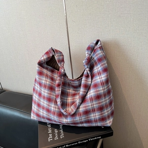 Sac cabas chic en toile à carreaux rouge et bleu avec poignées nouées et doublure rayée