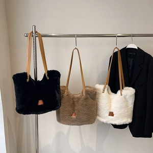 Plüsch Kunstpelz Shopper Tasche Für Damen Große Kapazität Herbst Winter Lässig Schulterhandtasche Mit PU Lederriemen