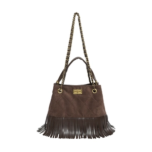 Sac bandoulière en daim marron foncé avec matelassage à losanges et pompons frangés