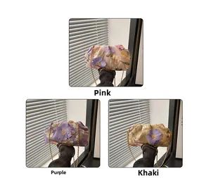 Pochettes brodées de fleurs en rose, violet et kaki avec des bandoulières en chaîne dorée