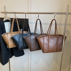 Vintage PU Leather Tote Bag Large Capacity Women Commute Shoulder Bag Inner Pouch Retro Wrinkled Texture Minimalist Fashion