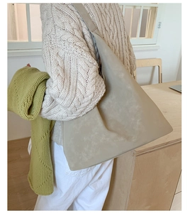 Model view of large beige-grey tote bag with Rosé & lune logo in a minimalist setting