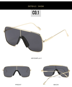 Vues détaillées de lunettes de soleil carrées oversize avec monture dorée et verres noirs