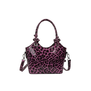 Sac à main léopard violet élégant avec finition brillante et bandoulière amovible