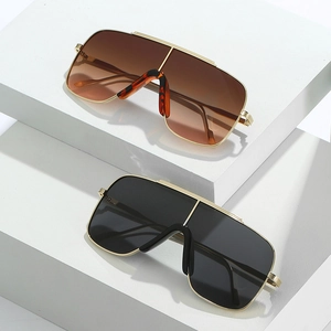 Lunettes de soleil carrées surdimensionnées avec monture en métal et verres dégradés