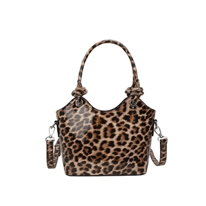 Fashionable leopard print bucket bag in glossy patent leather with knotted handles