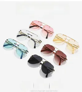 Lot de six lunettes de soleil aviateur sans monture aux verres dégradés et branches en métal