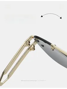 Détail de la charnière en métal doré durable sur lunettes aviateur sans monture grise