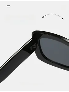 Détail macro de la charnière durable sur les lunettes de soleil noires minimalistes