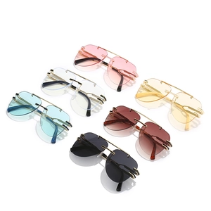 Lot de lunettes de soleil aviateur sans monture avec verres colorés et cadre doré