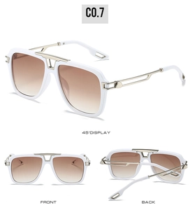 Vue sous trois angles de lunettes de soleil aviateur blanches à branches dorées évidées