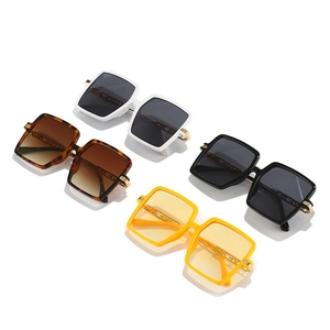 Retro oversized square sunglasses in four colors with stylish cutout metal temples
