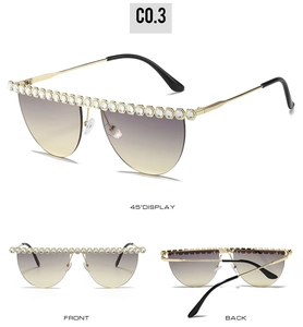 Vues détaillées de lunettes dégradées avec monture métallique dorée et strass brillants