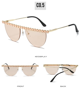 Vues détaillées de lunettes de soleil roses sans monture avec strass et branches dorées