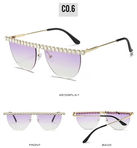 Détails de lunettes de soleil demi-cerclées avec strass brillants et verres dégradés violets