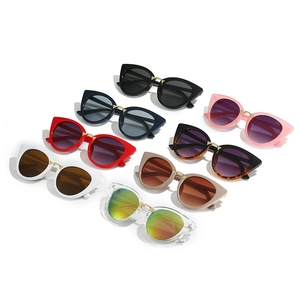 Cat eye sunglasses in eight vibrant colors with UV400 protection for a retro fashion look