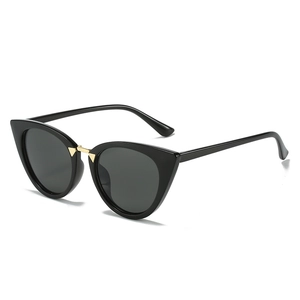 Fashion cat-eye sunglasses with black frames and gold bridge for women