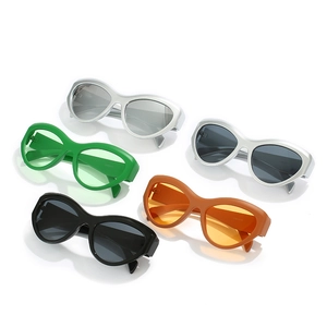 Lot de lunettes de soleil de sport steampunk avec montures ovales en cinq couleurs futuristes