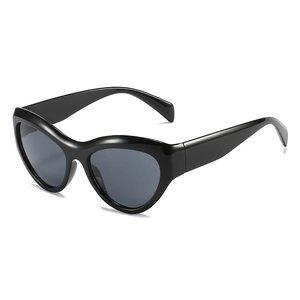 Lunettes de soleil œil de chat steampunk noires avec branches larges et verres gris