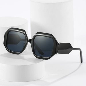 Chic oversized geometric hexagonal sunglasses in matte black for a modern streetwear look