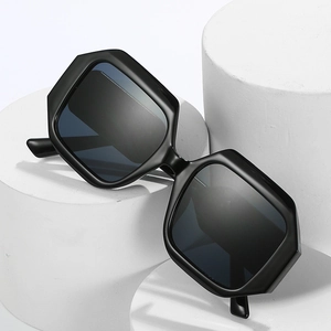 Chic polygonal large frame sunglasses in glossy black finish on display stands