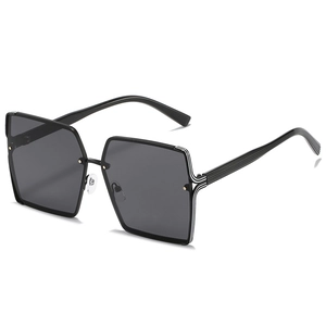 Lunettes de soleil carrées modernes noires avec rayures blanches et verres foncés