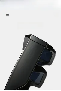 Détail des charnières flexibles et de la monture légère des lunettes de soleil noires