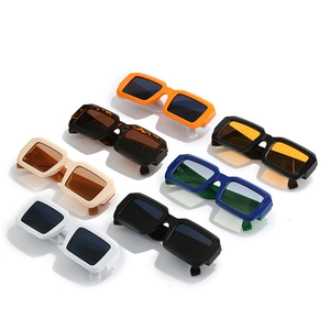 Lunettes de soleil rétro à monture rectangulaire épaisse en diverses couleurs tendance