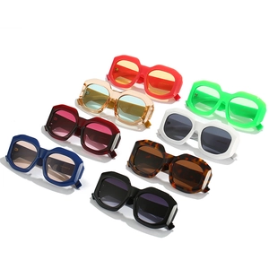 Oversized Geometric Sunglasses Women Fashion Thick Frame Checkerboard Temple UV400 Protection Trendy Streetwear Eyewear