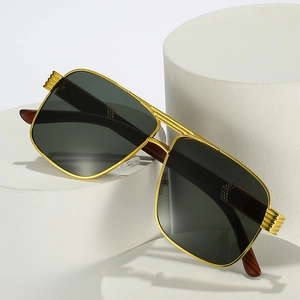 Fashionable oversized square pilot sunglasses with gold metal frame and dark green lenses