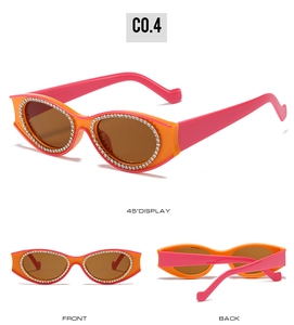 Vues de face, de dos et à 45 degrés des lunettes de soleil orange à strass