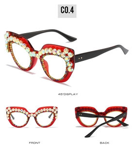 Drei Ansichten einer roten Cat-Eye-Brille mit AB-Kristallen und schwarzen Bügeln
